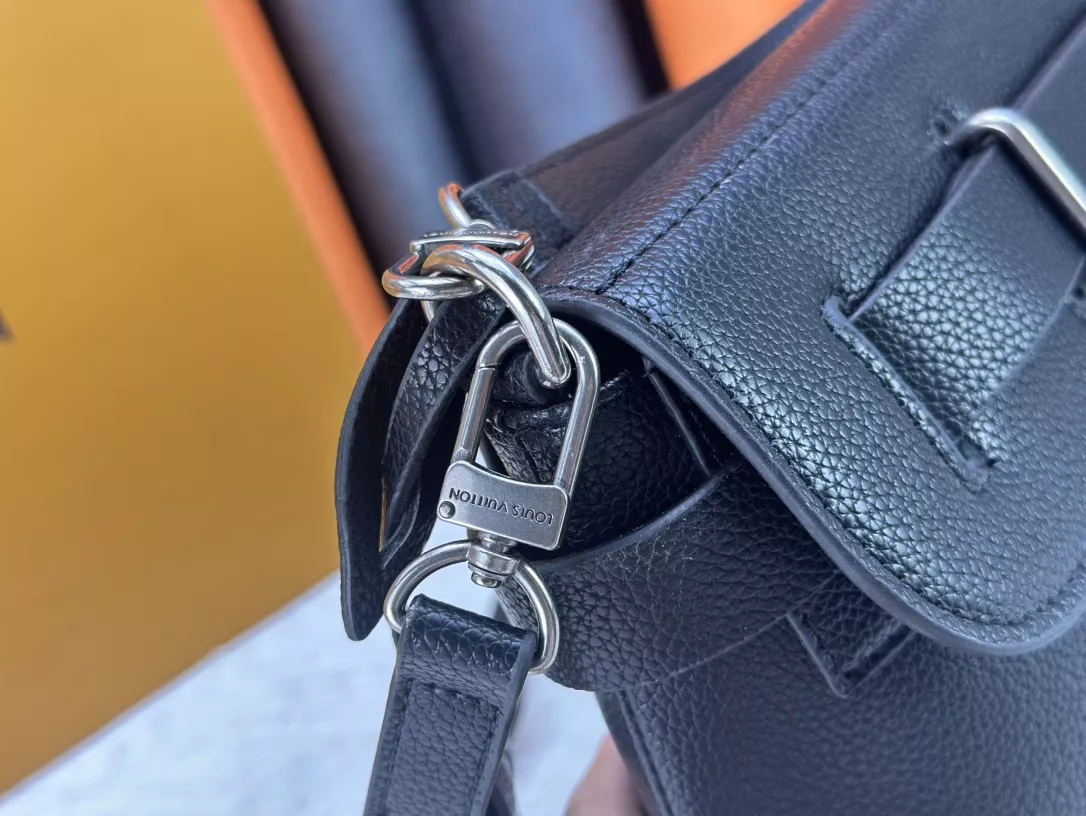 Louis Vuitton AAA Quality Messenger Bags For Women Fashionable 7383 - Image 7