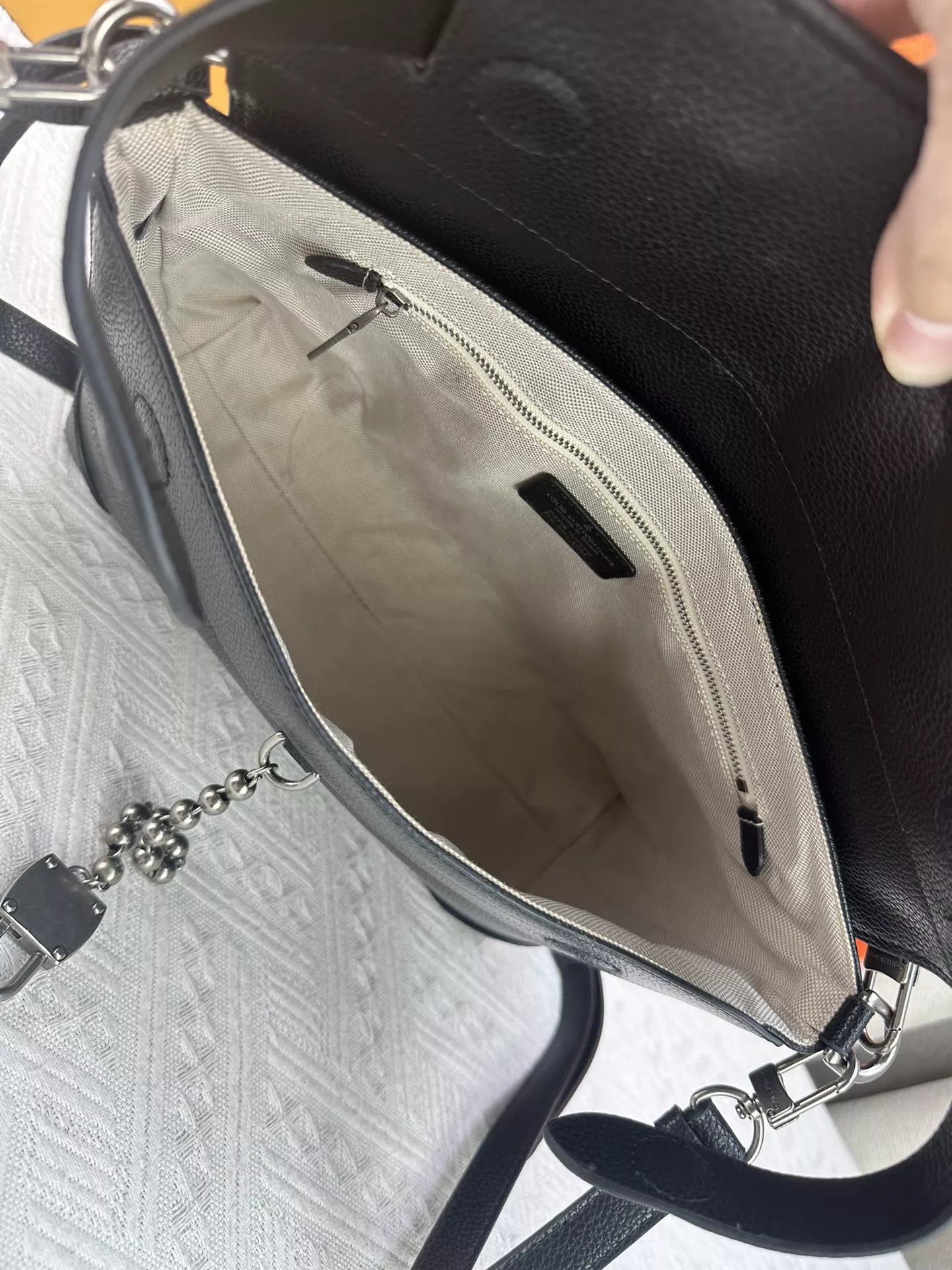 Louis Vuitton AAA Quality Messenger Bags For Women Fashionable 7383 - Image 8