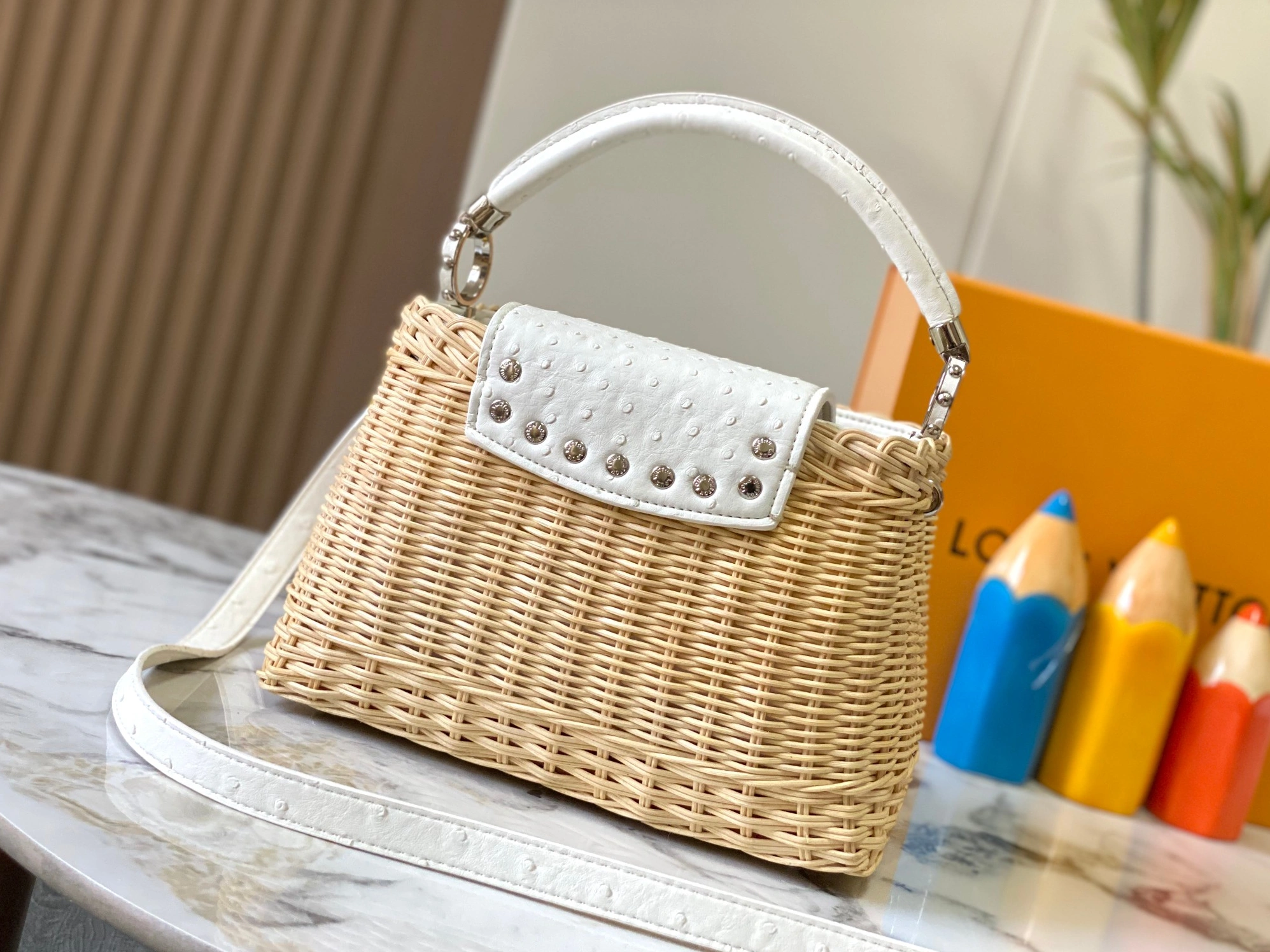 Louis Vuitton AAA Quality Messenger Bags For Women Fashionable 983 - Image 3