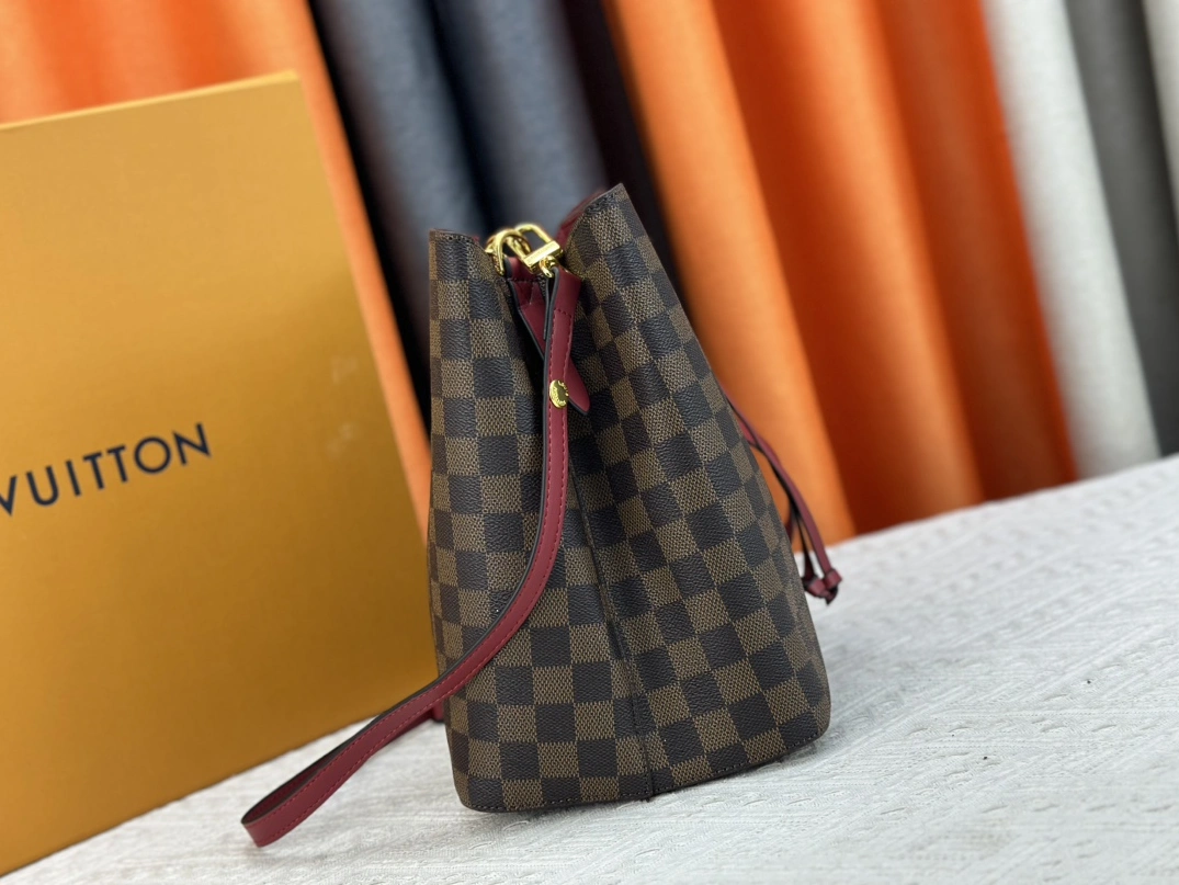 Louis Vuitton AAA Quality Messenger Bags For Women GoodFit 8470