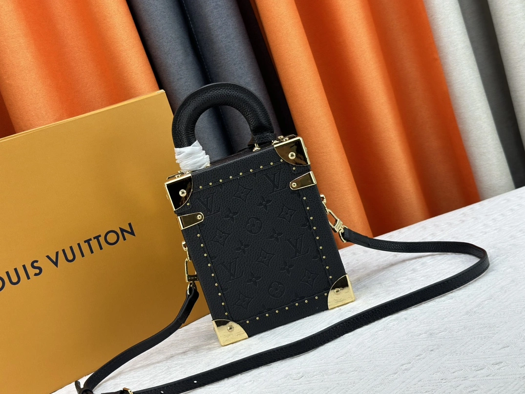 Louis Vuitton AAA Quality Messenger Bags For Women GoodFit 9144 - Image 4