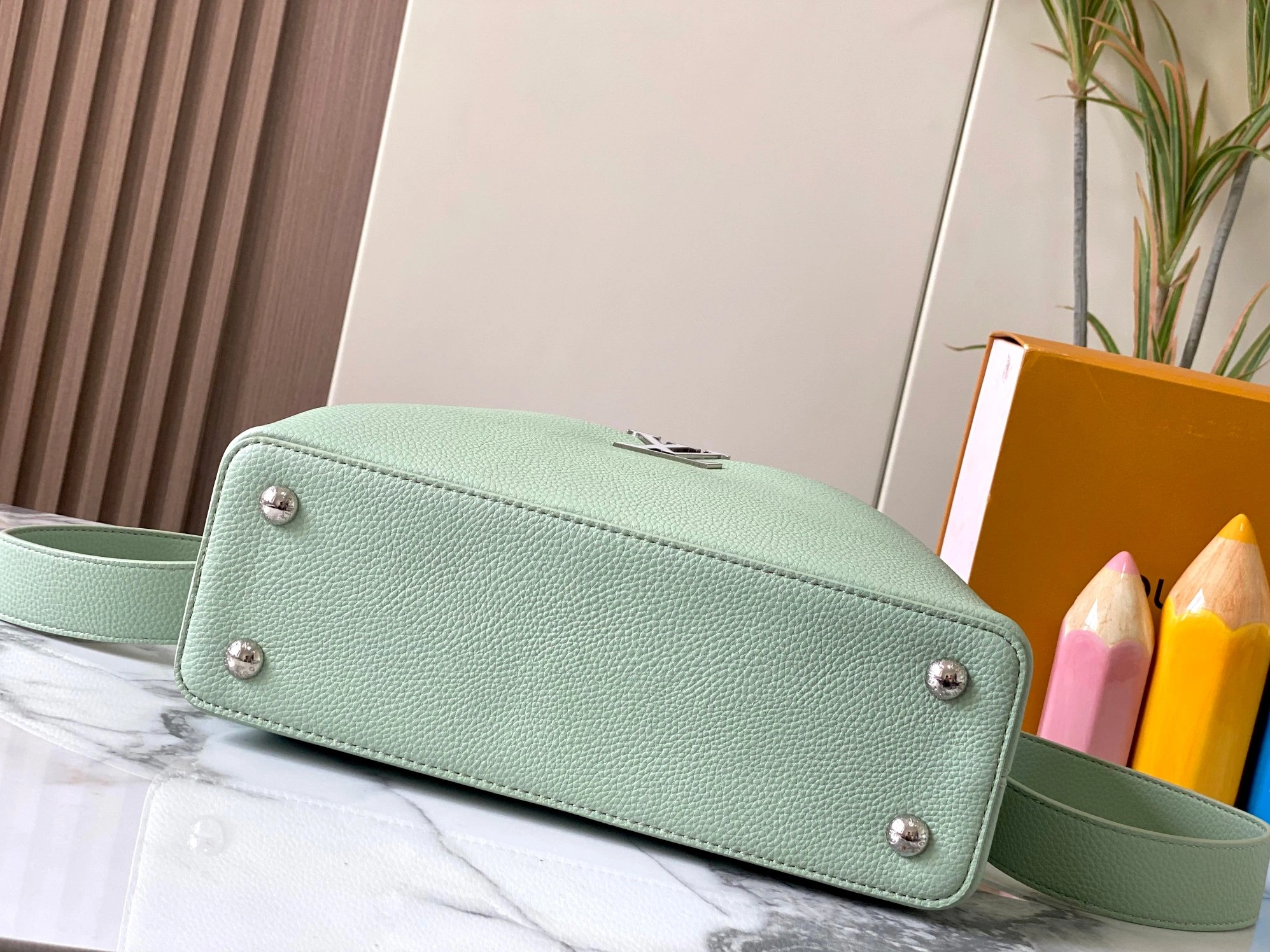 Louis Vuitton AAA Quality Messenger Bags For Women ModernLook 7541 - Image 4