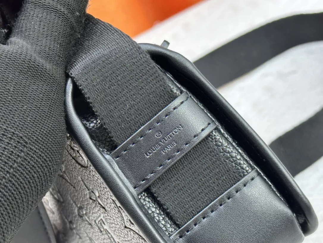 Louis Vuitton AAA Quality Messenger Bags For Women Refined 1476 - Image 6