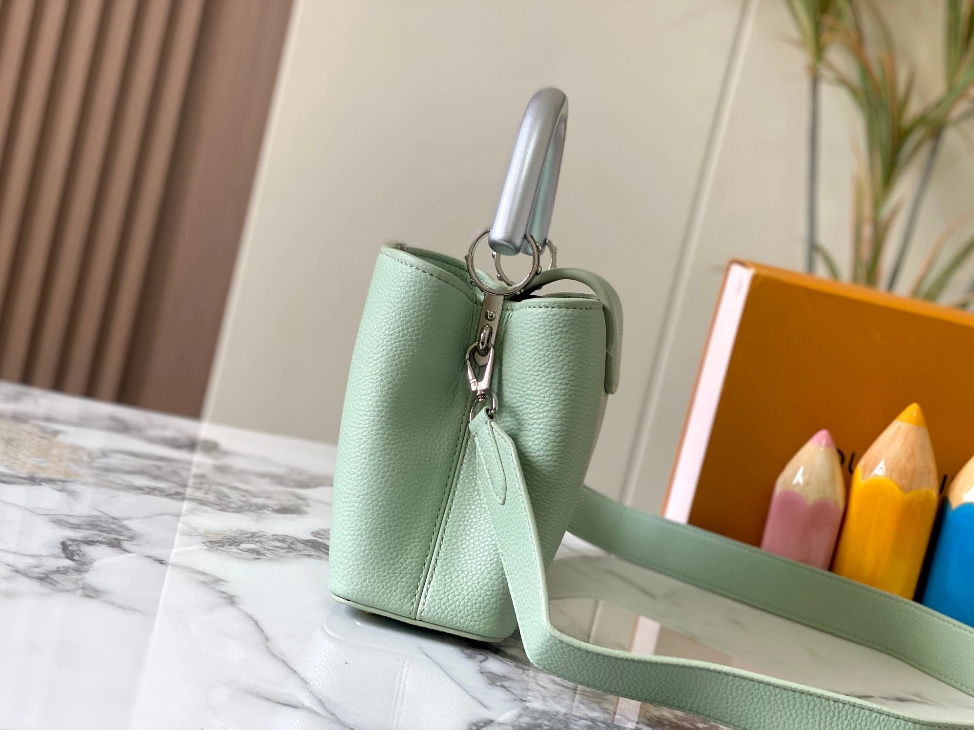 Louis Vuitton AAA Quality Messenger Bags For Women Reliable 7732