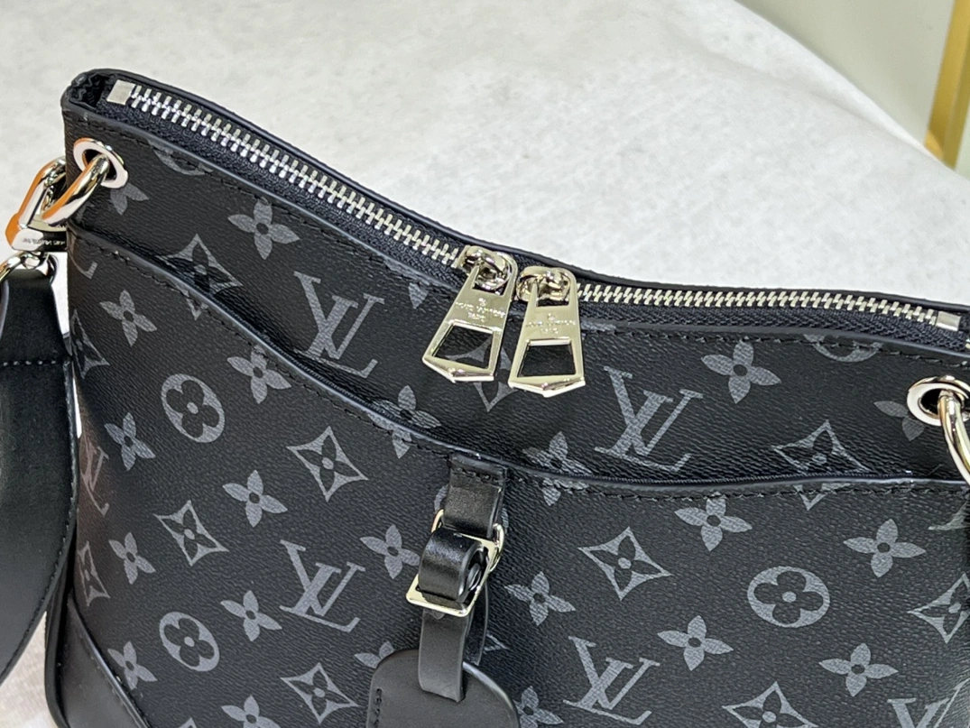 Louis Vuitton AAA Quality Messenger Bags For Women SportInspired 9375 - Image 3