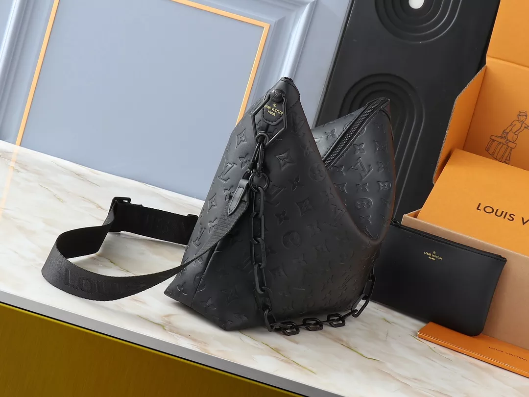 Louis Vuitton AAA Quality Messenger Bags For Women Vibrant 3959