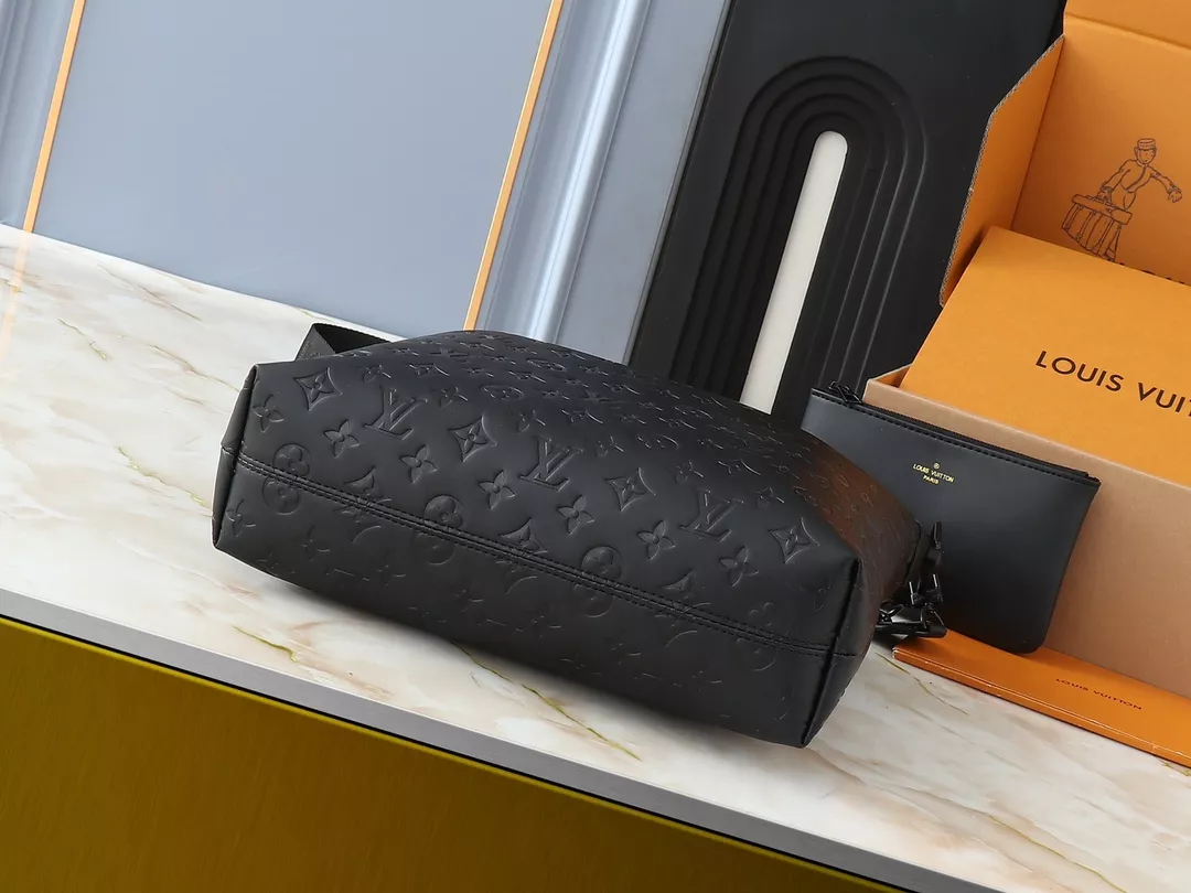 Louis Vuitton AAA Quality Messenger Bags For Women Vibrant 3959 - Image 4