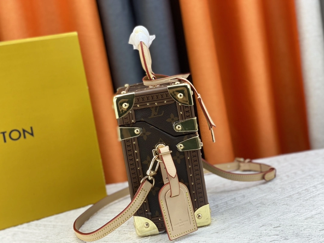 Louis Vuitton AAA Quality Messenger Bags For Women WellDesigned 1252