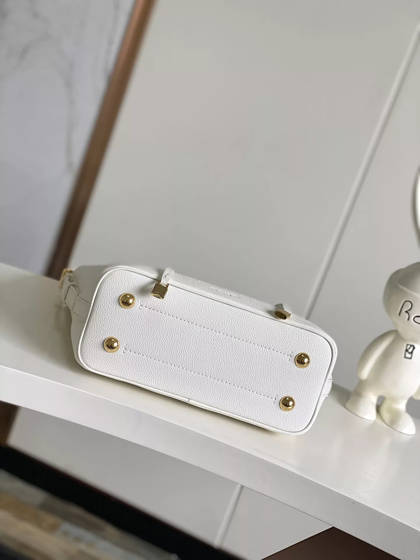 Louis Vuitton AAA Quality Shoulder Bags EyeCatching 9839 - Image 4