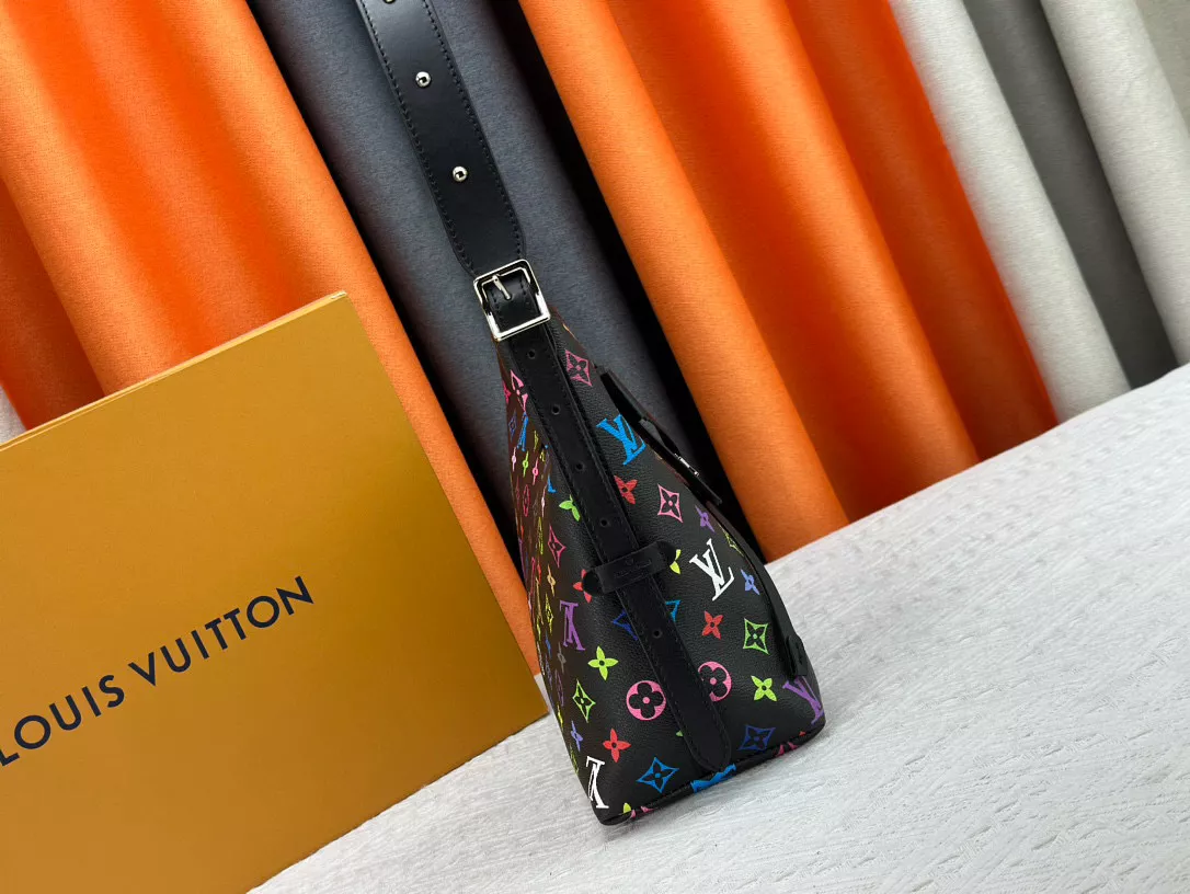 Louis Vuitton AAA Quality Shoulder Bags For Women Fashionable 4638