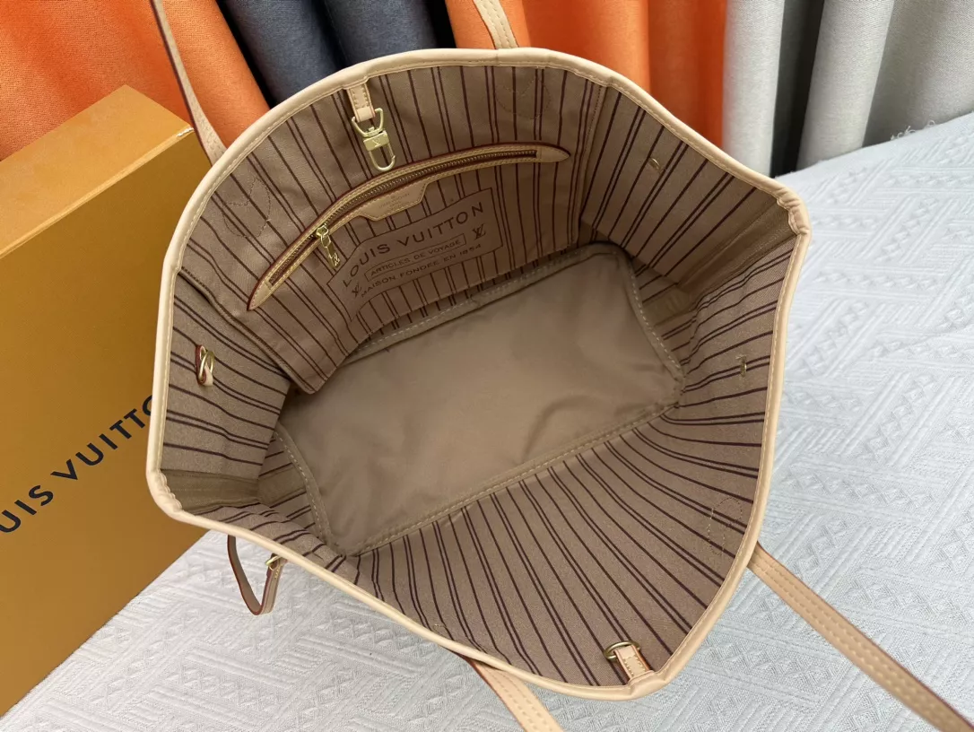 Louis Vuitton AAA Quality Shoulder Bags For Women Lightweight 2660 - Image 8