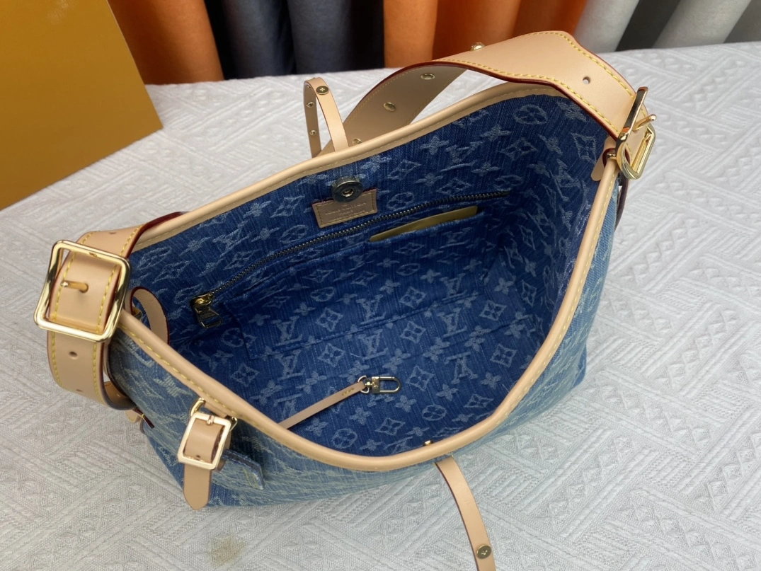 Louis Vuitton AAA Quality Shoulder Bags For Women Minimalist 8652 - Image 8