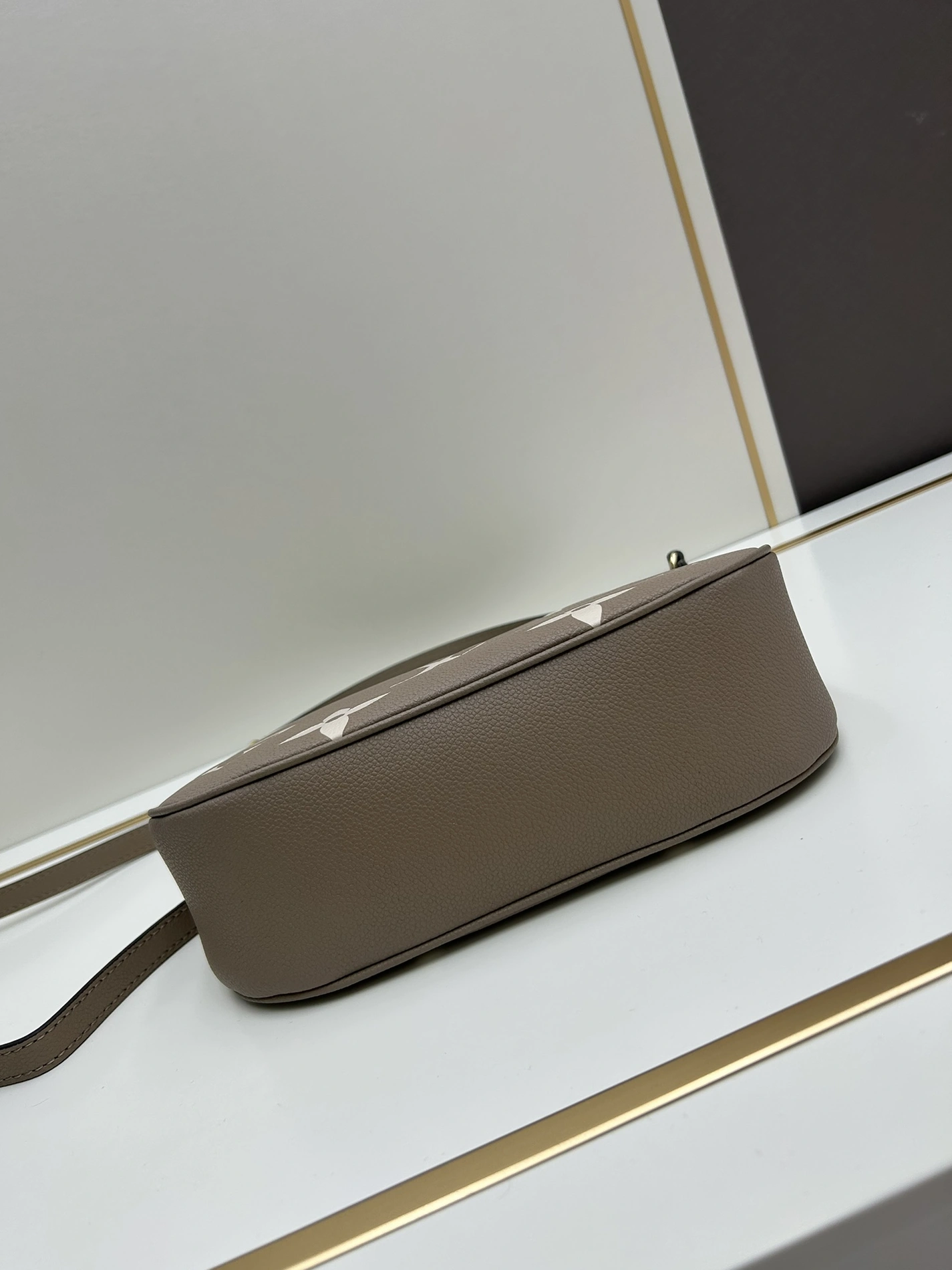 Louis Vuitton AAA Quality Shoulder Bags For Women Practical 4640 - Image 5