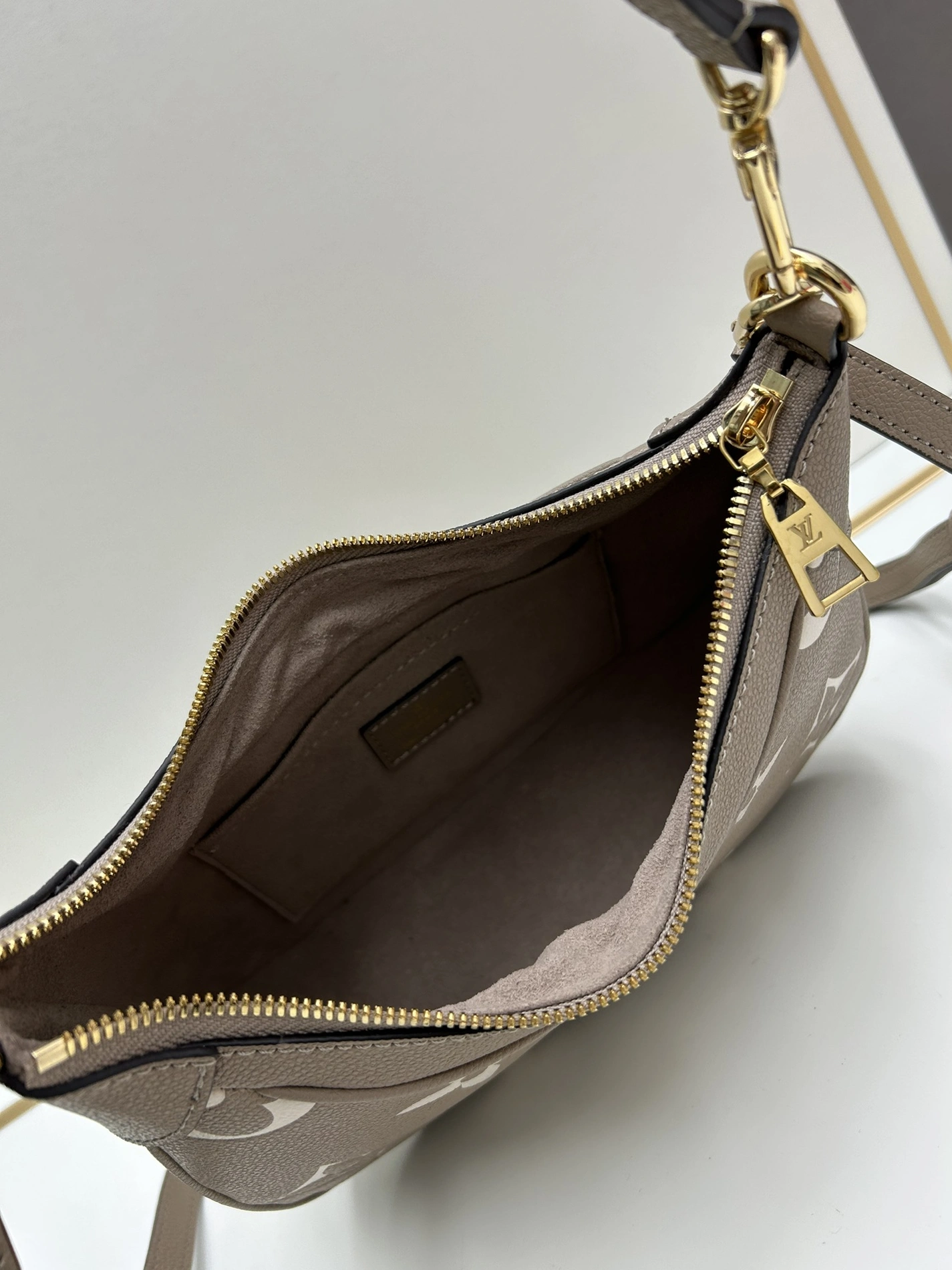 Louis Vuitton AAA Quality Shoulder Bags For Women Practical 4640 - Image 7