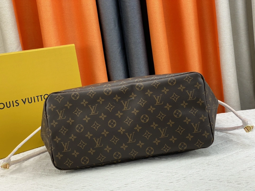 Louis Vuitton AAA Quality Shoulder Bags For Women Practical 9118 - Image 4