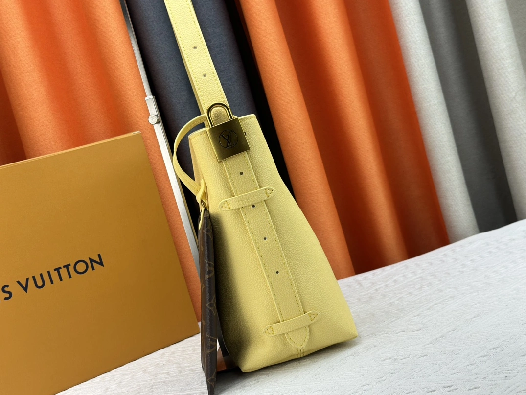 Louis Vuitton AAA Quality Shoulder Bags For Women Trendy 5966 - Image 3