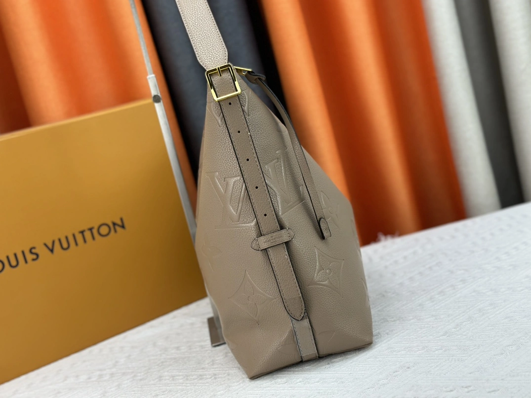 Louis Vuitton AAA Quality Shoulder Bags For Women Unique 3452 - Image 3