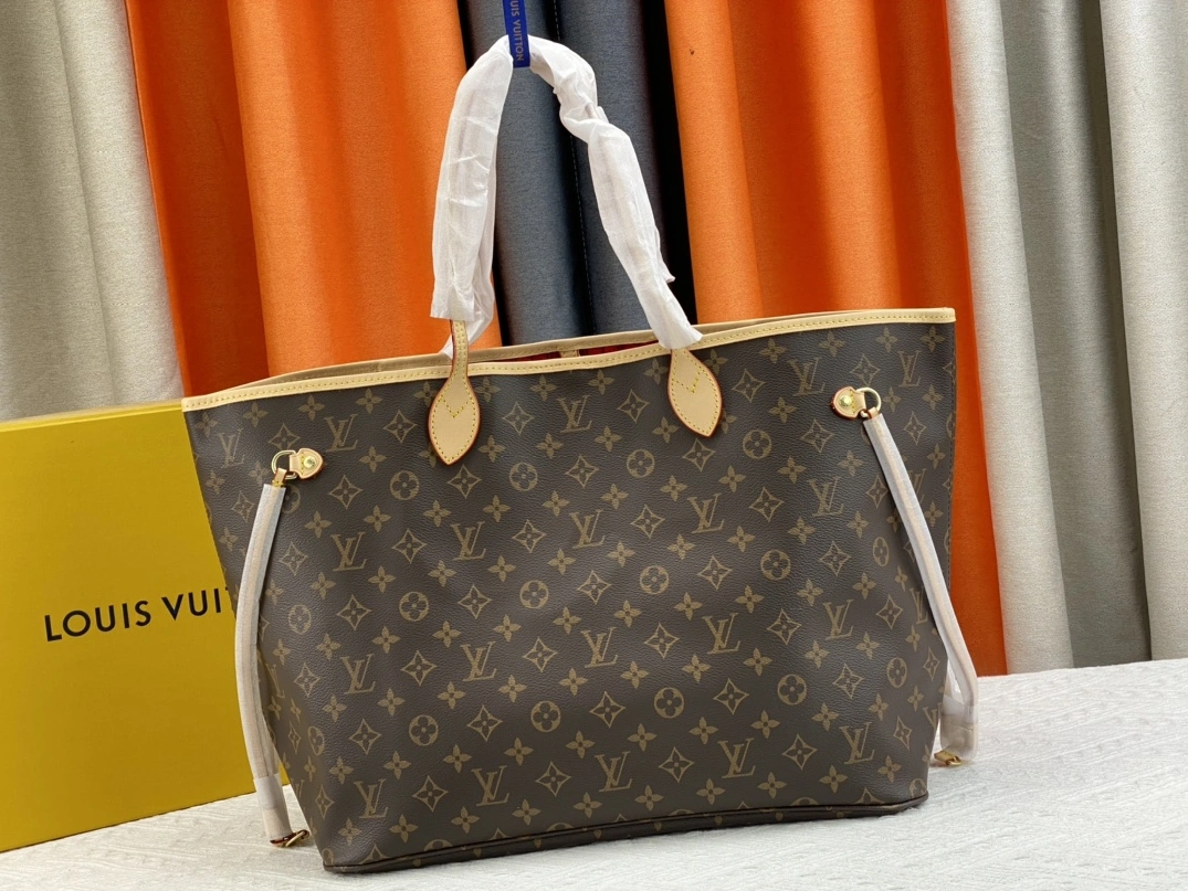 Louis Vuitton AAA Quality Shoulder Bags In Red For Women Soft 8062