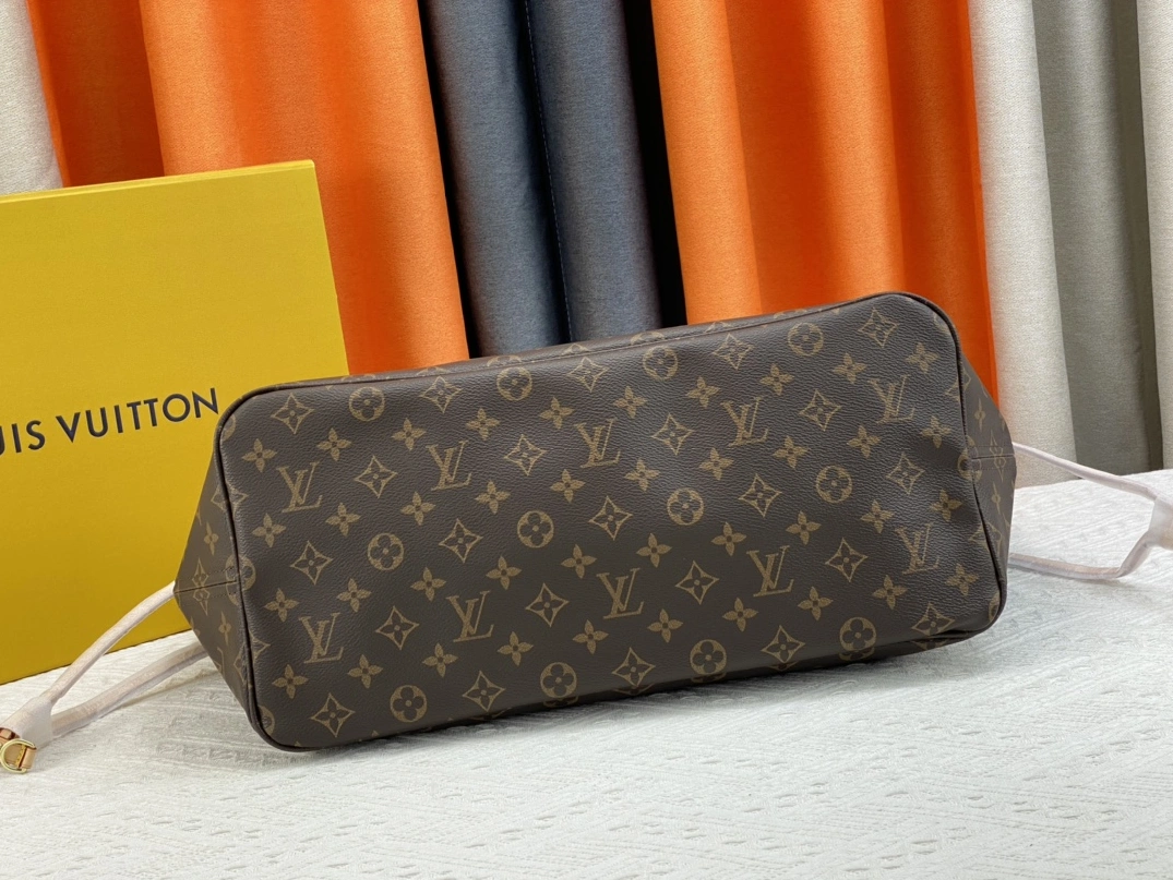 Louis Vuitton AAA Quality Shoulder Bags In Red For Women Soft 8062 - Image 4