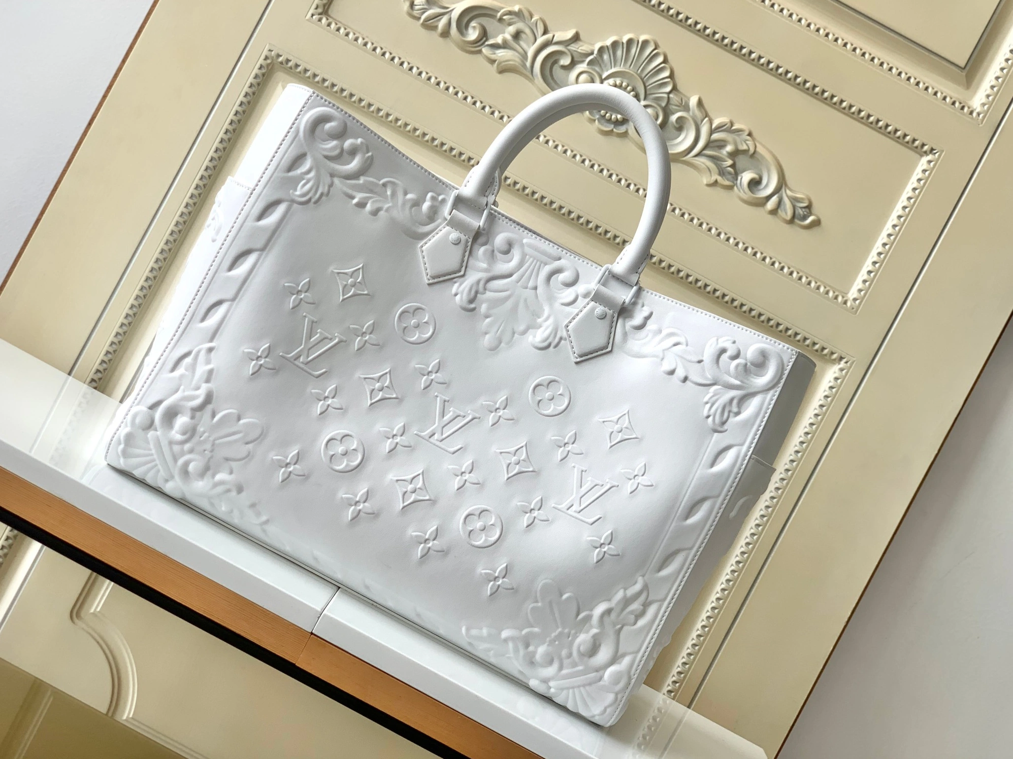 Louis Vuitton AAA Quality Tote-Handbags For Women Vibrant 220