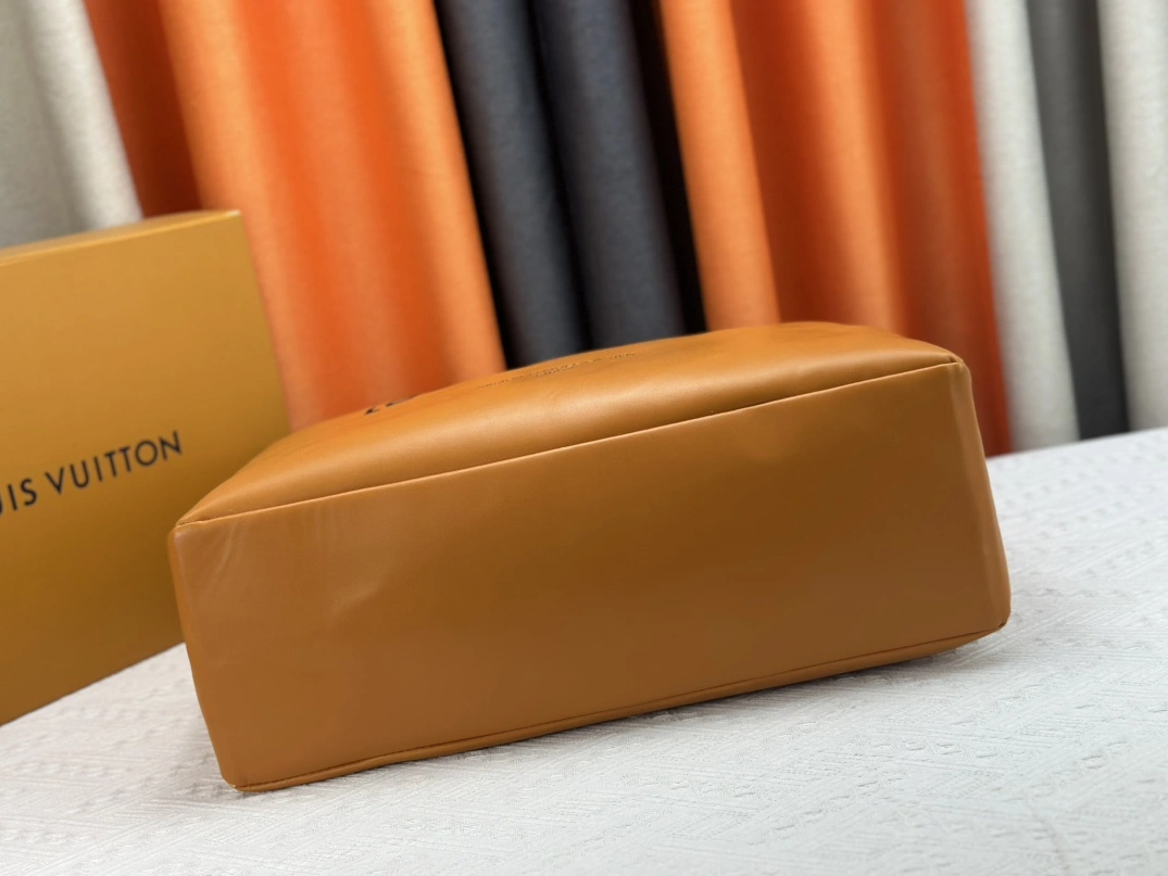 Louis Vuitton AAA Quality Tote-Handbags For Women Vibrant 8561 - Image 5