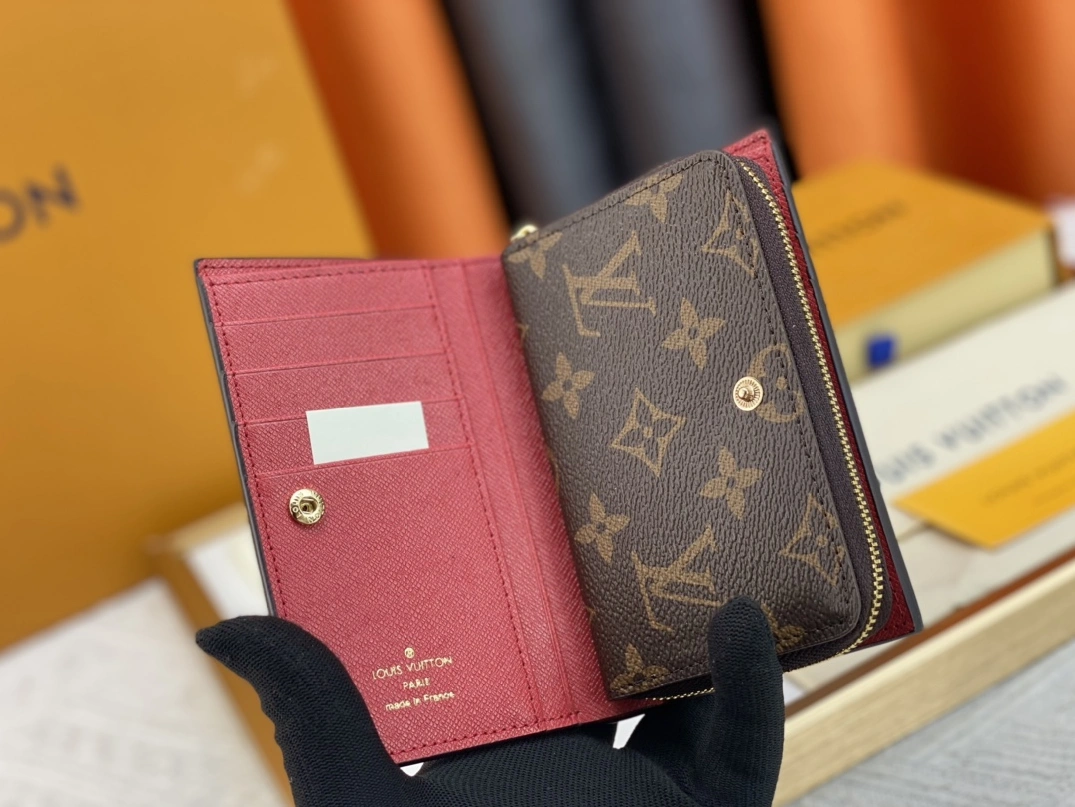 Louis Vuitton AAA Quality Wallets Breathable 7062 - Image 6