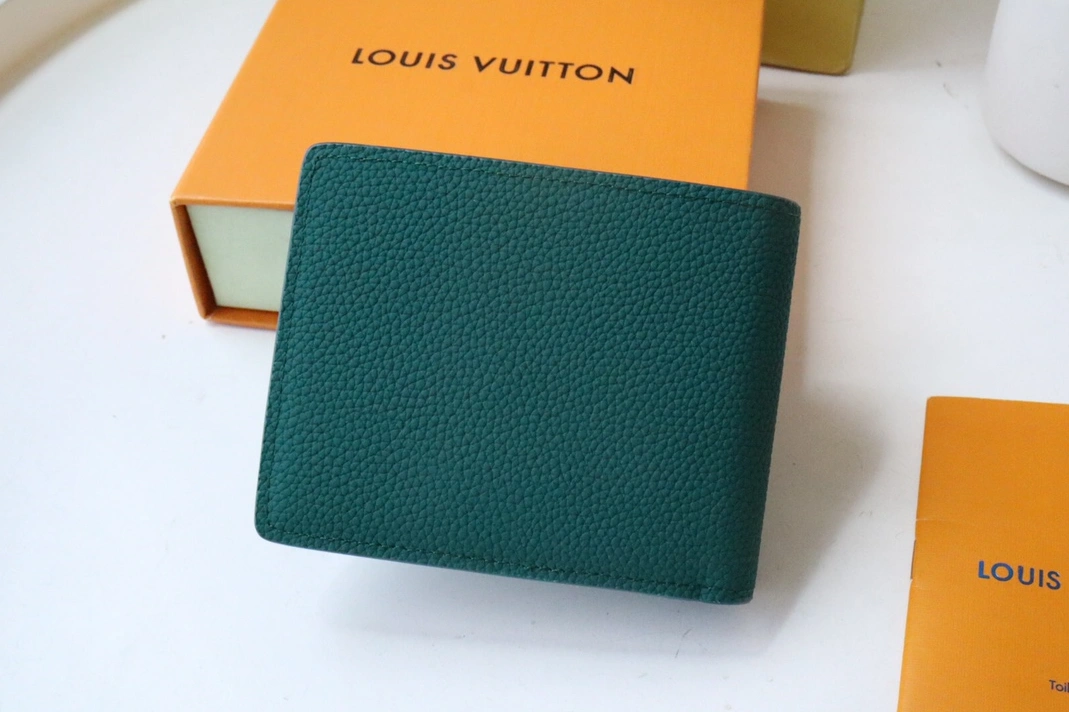 Louis Vuitton AAA Quality Wallets Resilient 524