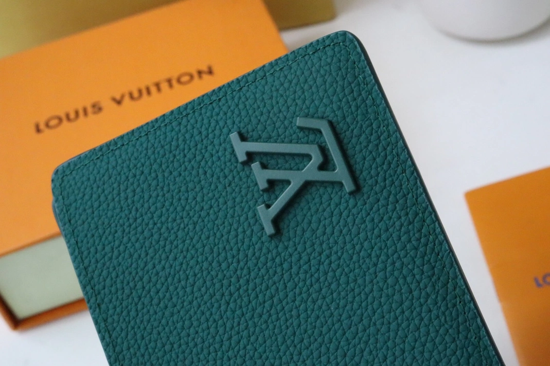 Louis Vuitton AAA Quality Wallets Resilient 524 - Image 4