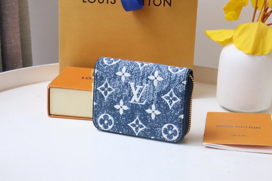 Louis Vuitton AAA Quality Wallets SportInspired 1388 - Image 3