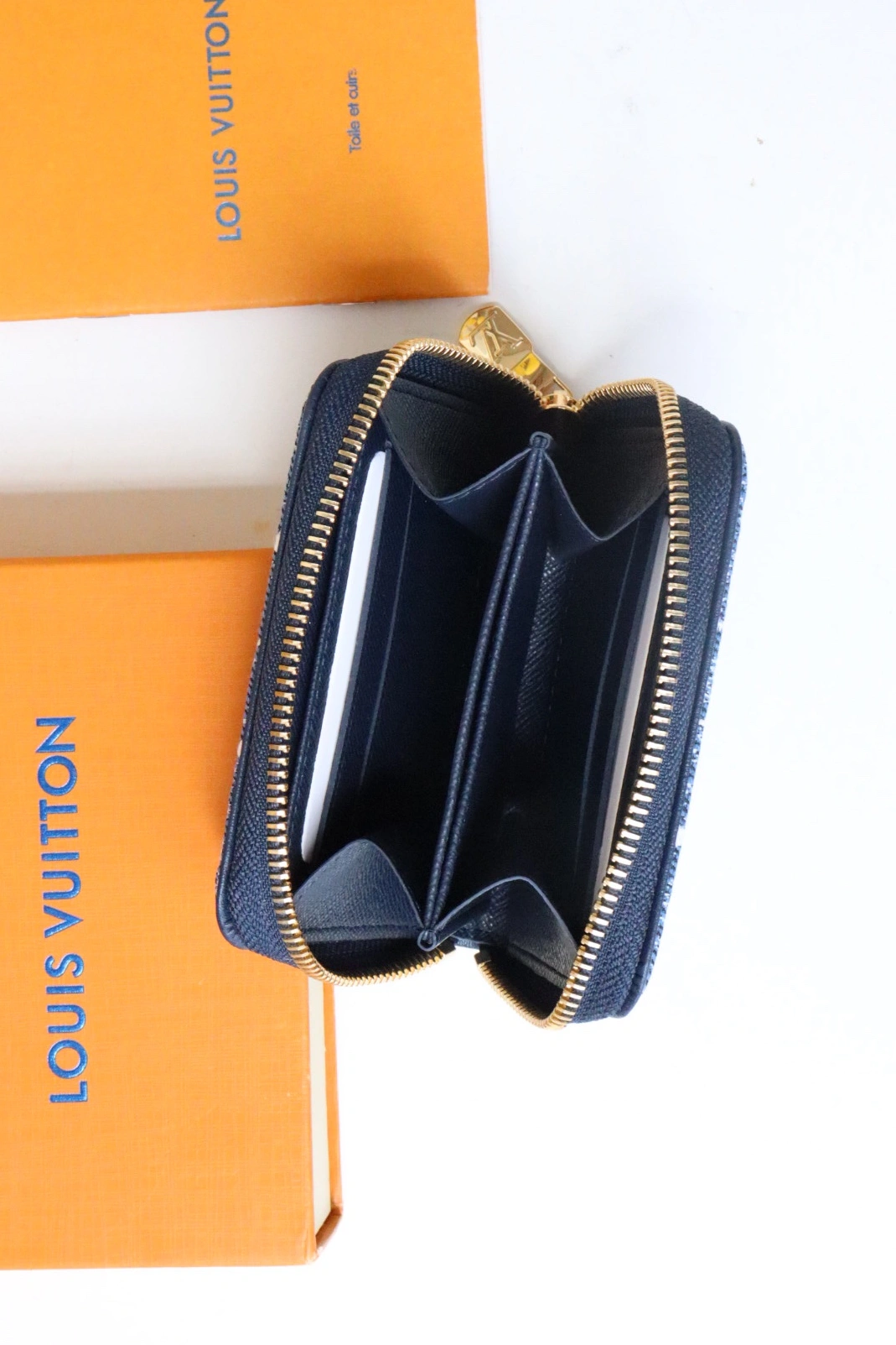 Louis Vuitton AAA Quality Wallets SportInspired 1388 - Image 5