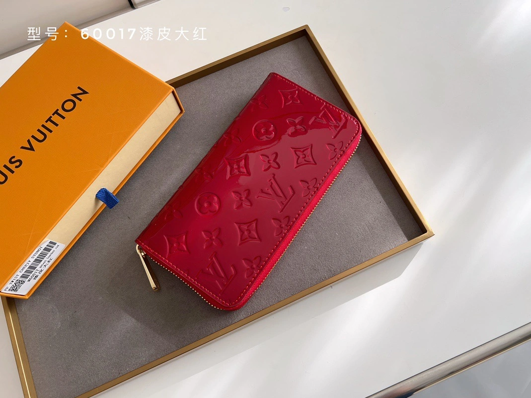 Louis Vuitton AAA Quality Wallets Stylish 5643