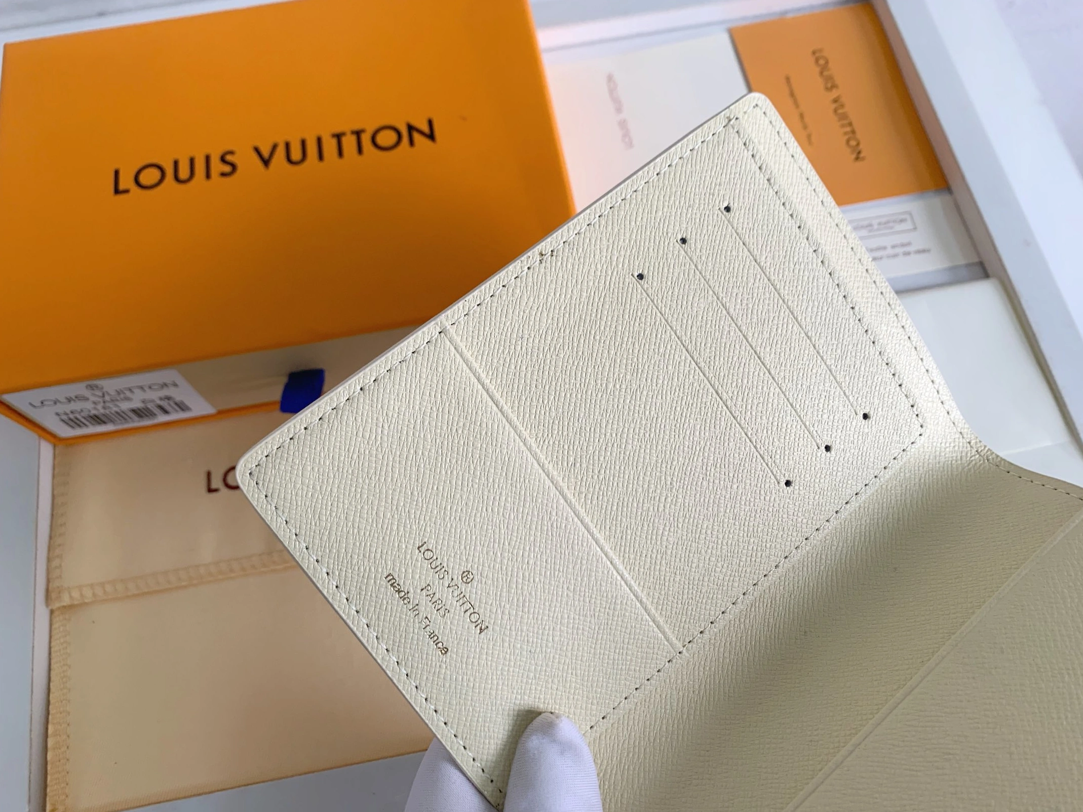 Louis Vuitton Card Case For Unisex Breathable 5943 - Image 4