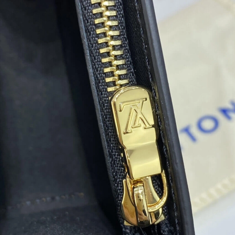 Flat pock Louis Vuitton Dauphine Multicartes - Image 7