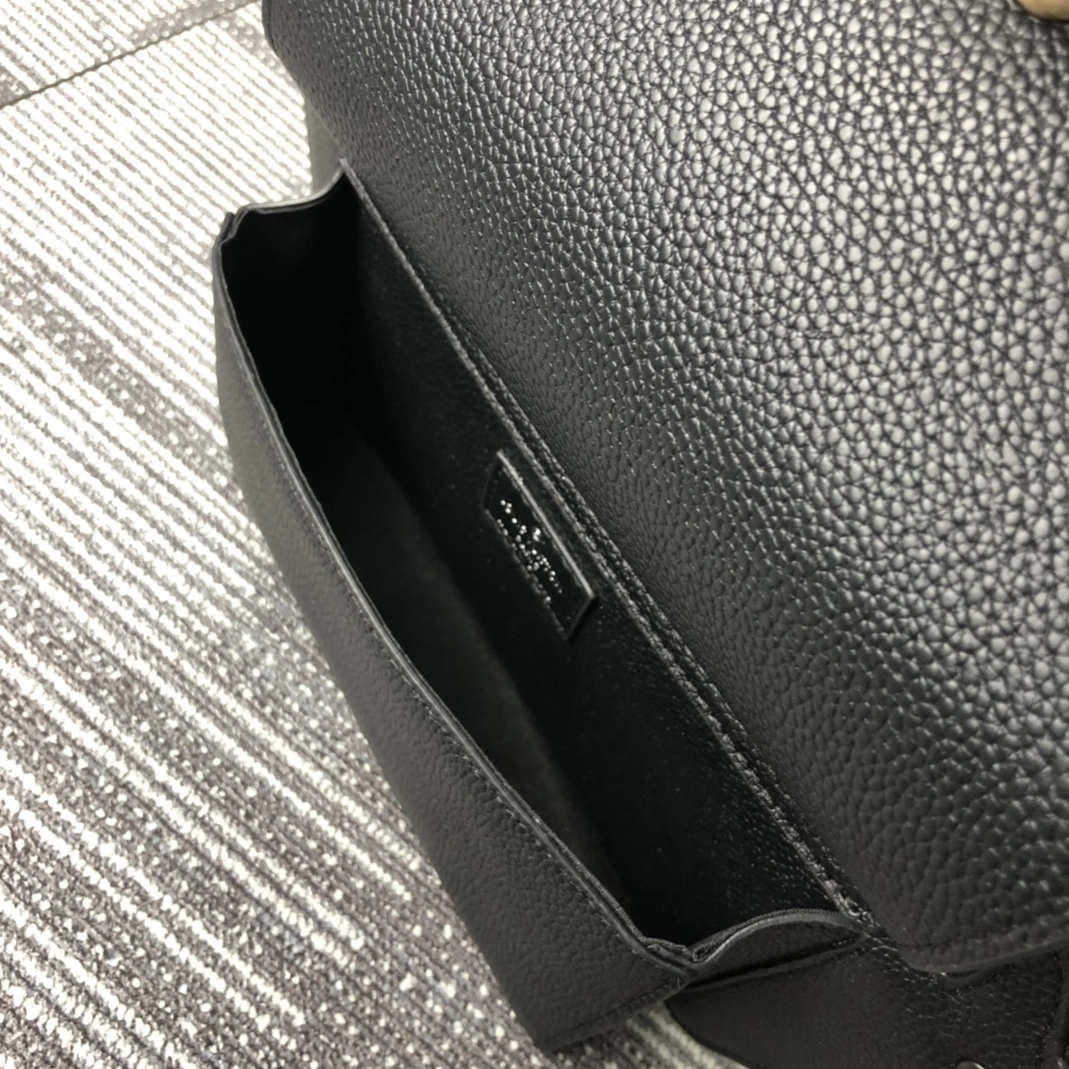 Louis Vuitton LV AAA Man Pockets Lightweight 2863 - Image 6