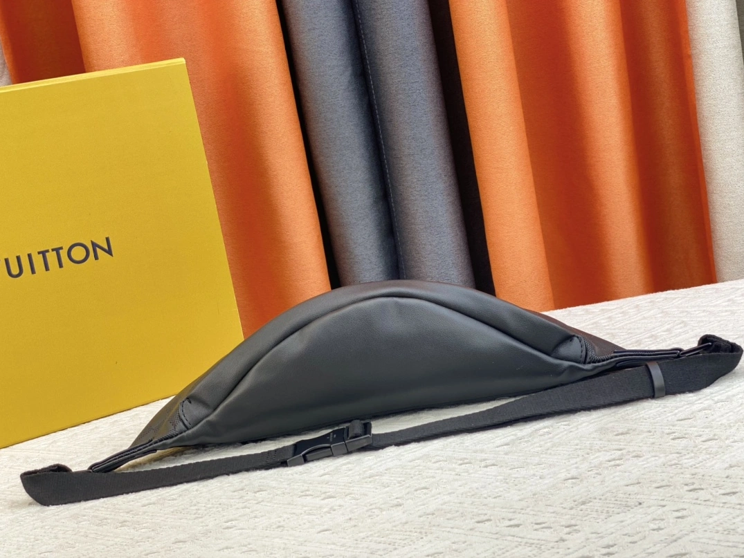 Louis Vuitton LV AAA Quality Belt Bags For Unisex Fashionable 3059