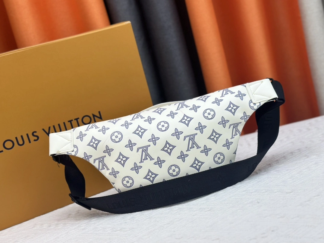 Louis Vuitton LV AAA Quality Belt Bags For Unisex GoodFit 7132 - Image 4
