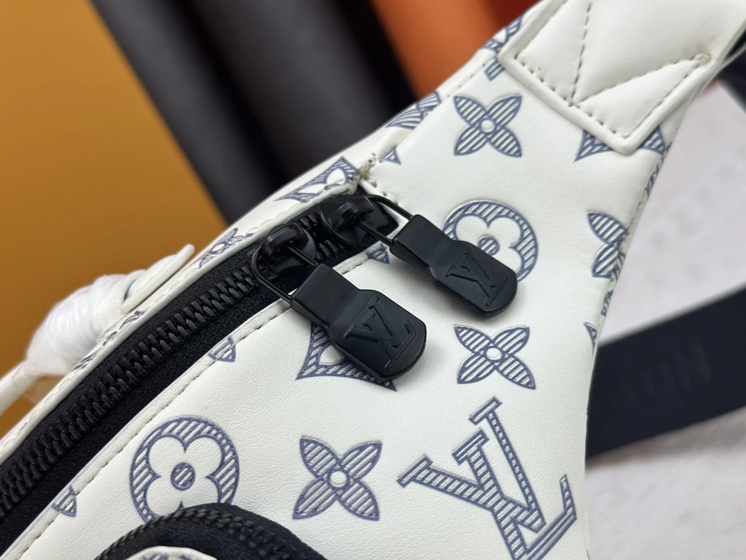 Louis Vuitton LV AAA Quality Belt Bags For Unisex GoodFit 7132 - Image 6