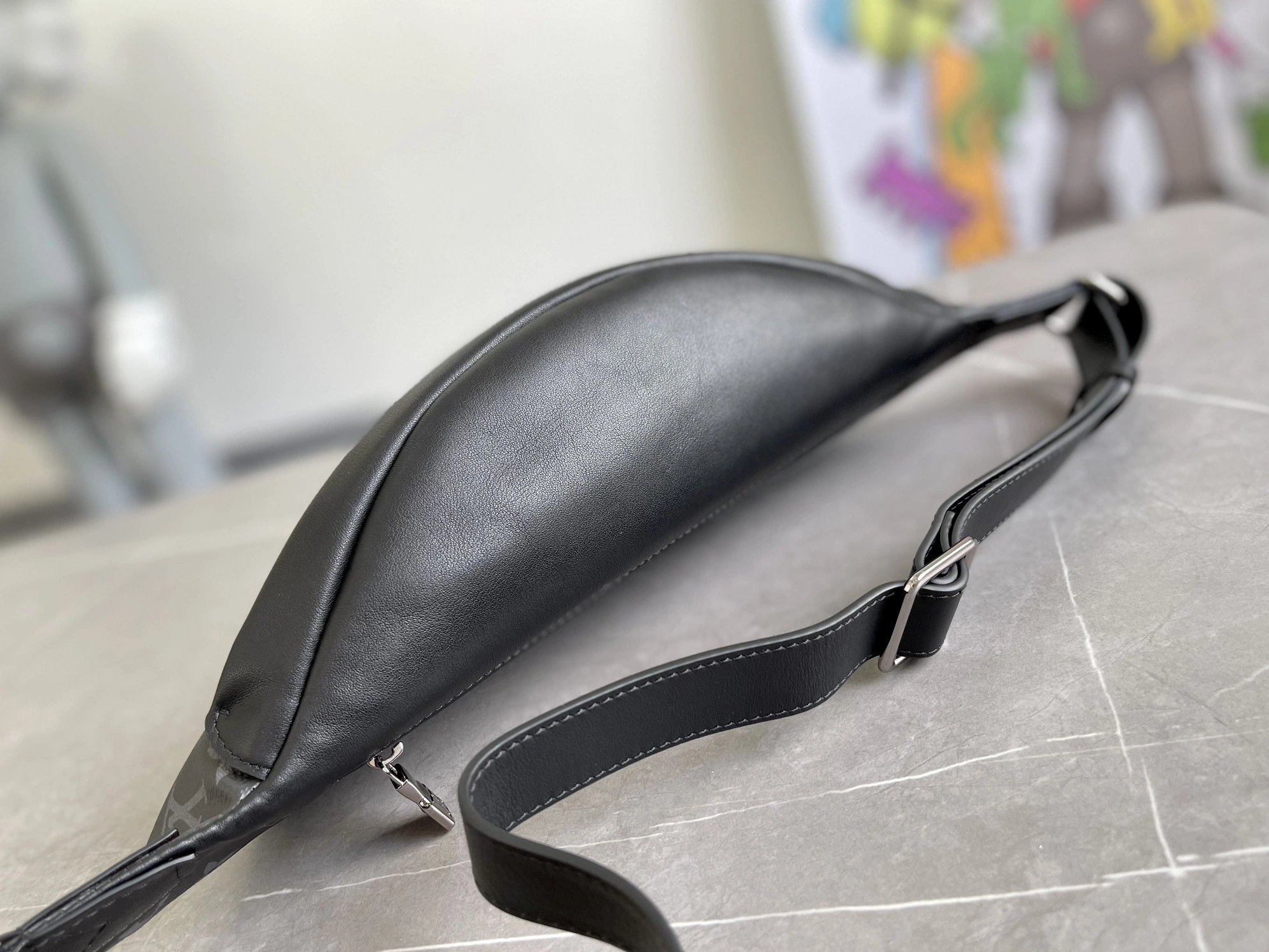 Louis Vuitton LV AAA Quality Belt Bags Sleek 3814 - Image 3