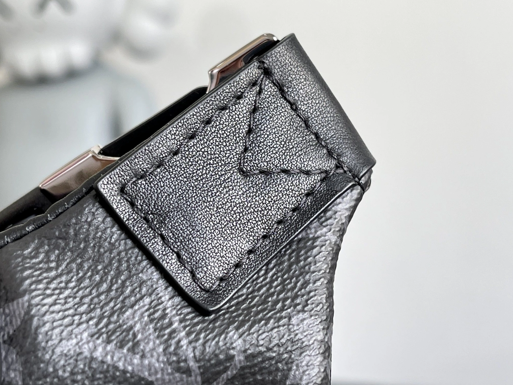 Louis Vuitton LV AAA Quality Belt Bags Sleek 3814 - Image 7