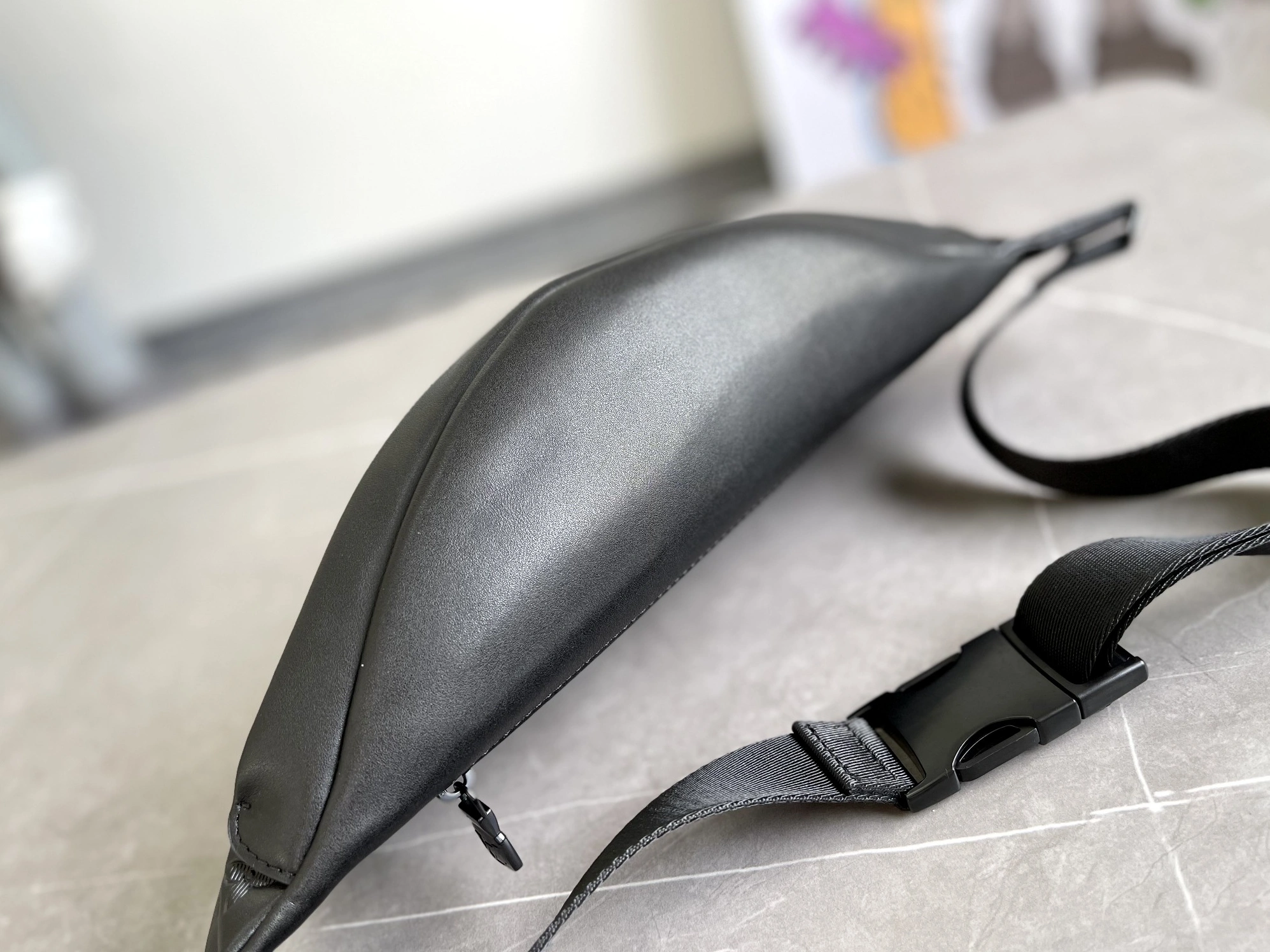 Louis Vuitton LV AAA Quality Belt Bags Sophisticated 7126 - Image 6