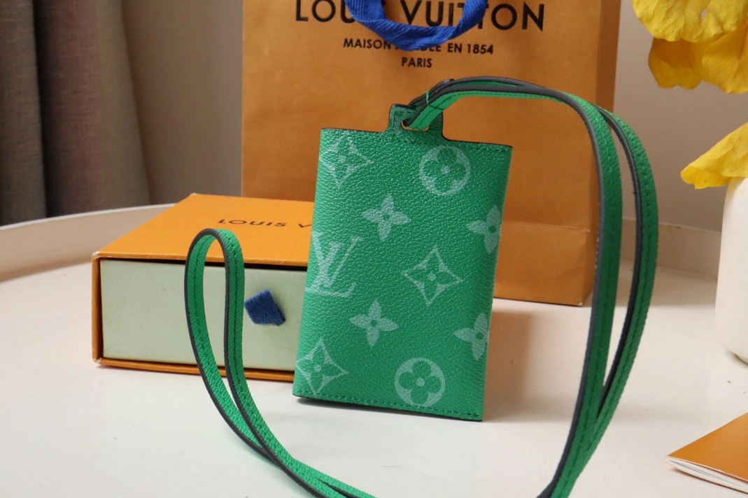 Louis Vuitton LV Card Case Flexible 152