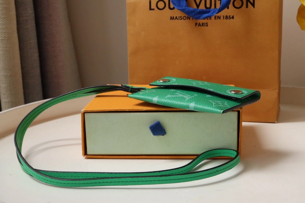 Louis Vuitton LV Card Case Flexible 152 - Image 3