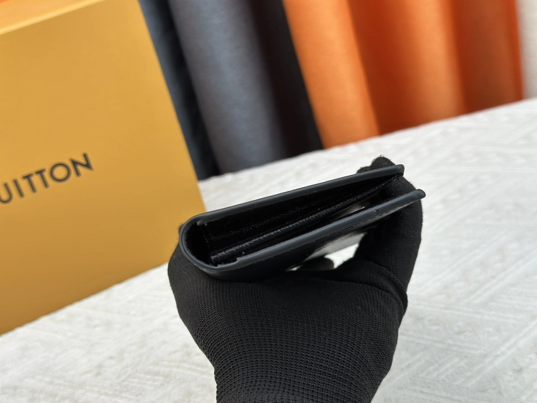 Louis Vuitton LV Card Case For Unisex StreetReady 5268 - Image 4