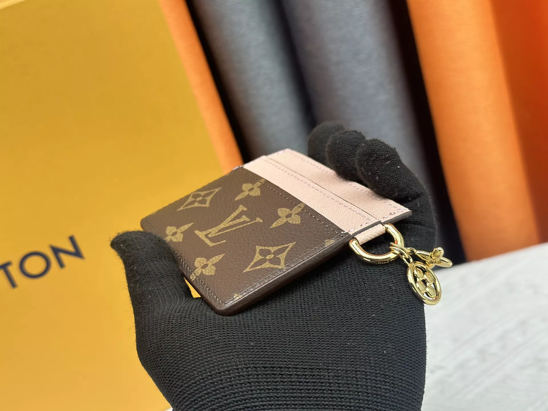 Louis Vuitton LV Card Case For Women Comfortable 2719 - Image 4