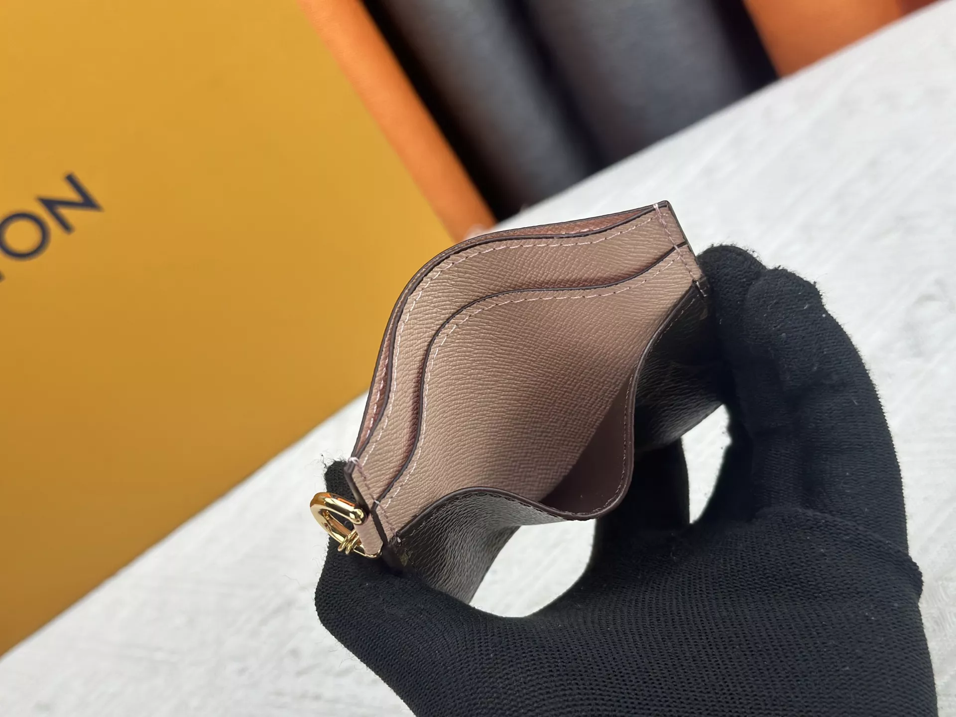 Louis Vuitton LV Card Case For Women Comfortable 2719 - Image 6