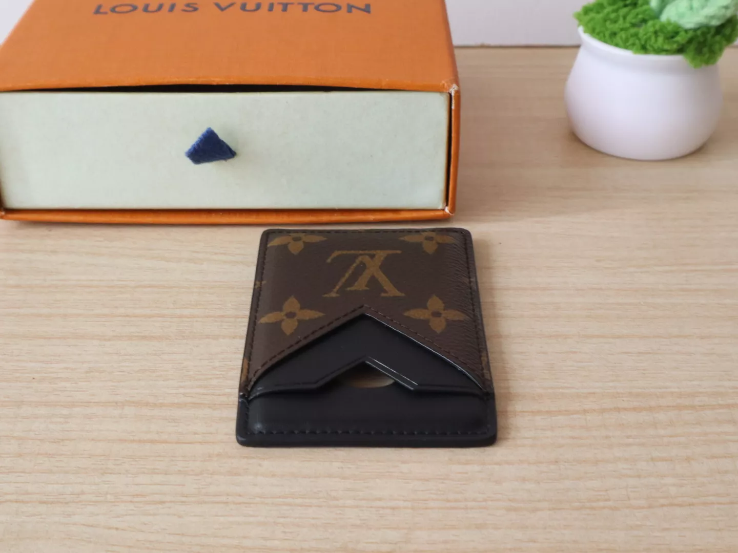 Louis Vuitton LV Card Case For Women Durable 972 - Image 3