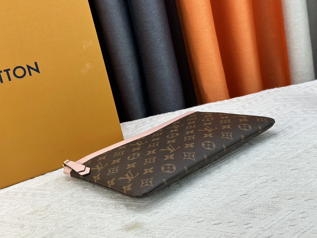 Louis Vuitton LV Wallets For Unisex Compact 1726 - Image 4