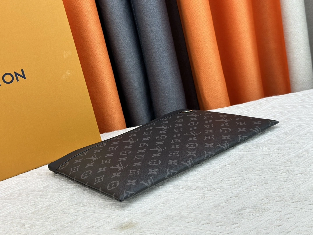 Louis Vuitton LV Wallets For Unisex SportInspired 5077 - Image 4