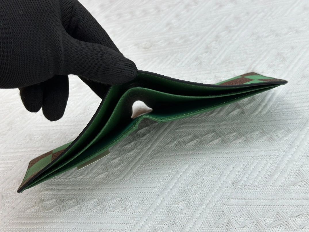 Louis Vuitton LV Wallets Versatile 4125 - Image 8