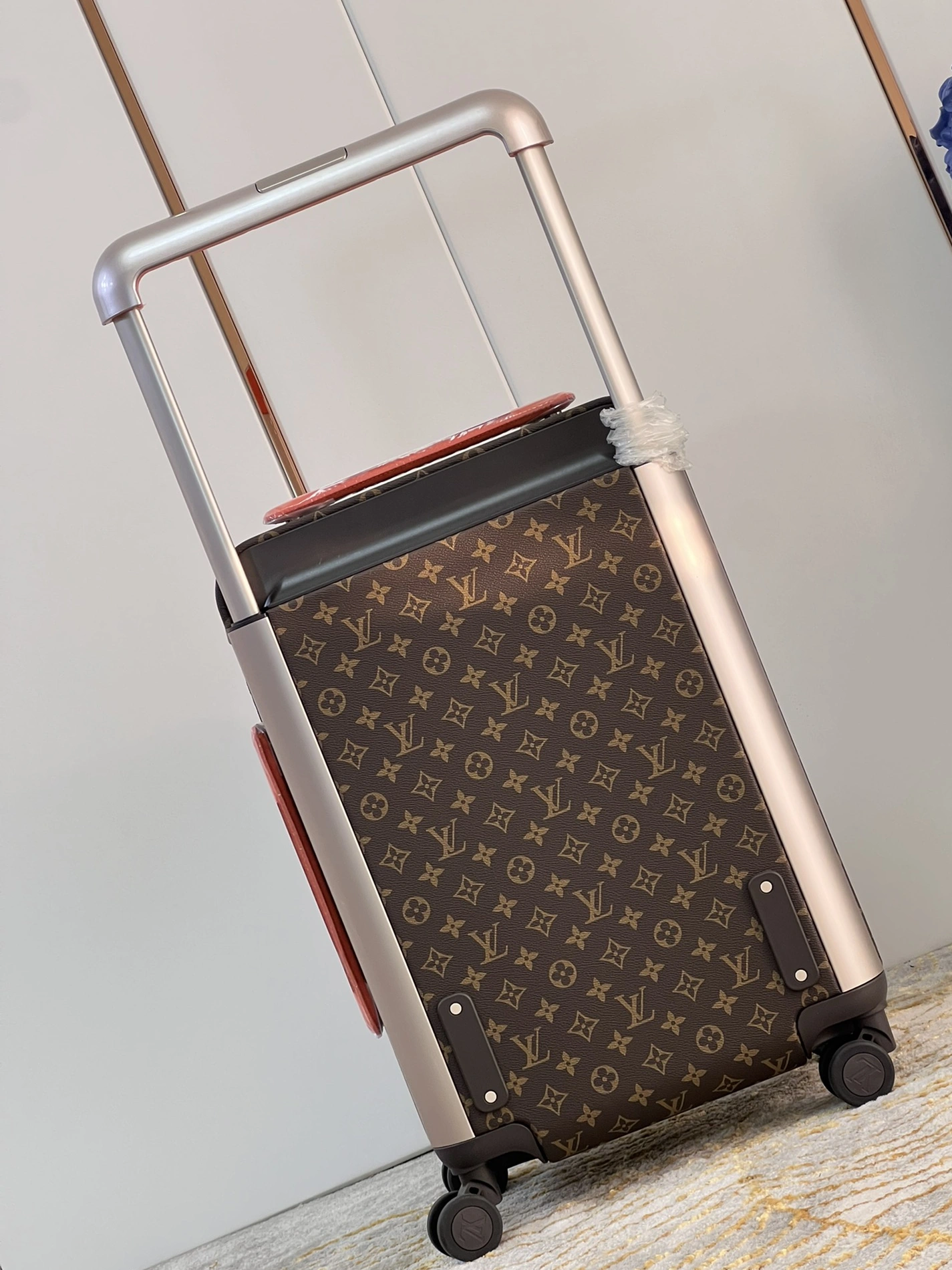 Louis Vuitton Luggage Cozy 7584 - Image 3